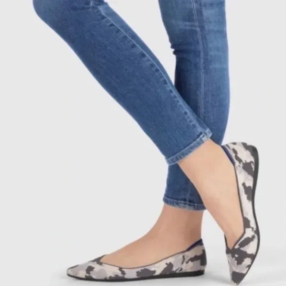 Rothy’s Size 7.5 The Point retired print Ash grey camo pointed toe flat shoe