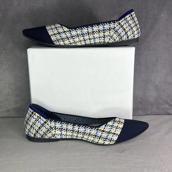 🔥🔥🔥Rothy's Women's Blue and Cream Flats Size: 9.5 NWOT🔥🔥🔥