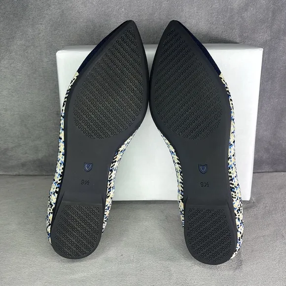 🔥🔥🔥Rothy's Women's Blue and Cream Flats Size: 9.5 NWOT🔥🔥🔥