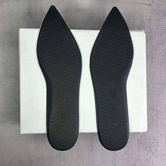 🔥🔥🔥Rothy's Women's Blue and Cream Flats Size: 9.5 NWOT🔥🔥🔥