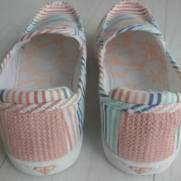 ROXY NWOT Minnow Stripe Slip-On Shoes