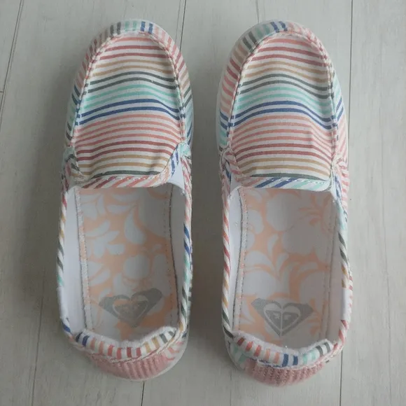 ROXY NWOT Minnow Stripe Slip-On Shoes