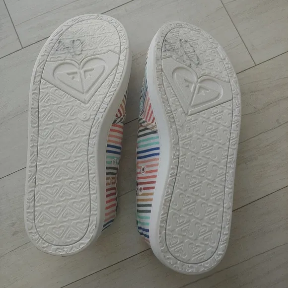 ROXY NWOT Minnow Stripe Slip-On Shoes