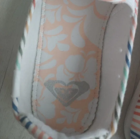 ROXY NWOT Minnow Stripe Slip-On Shoes