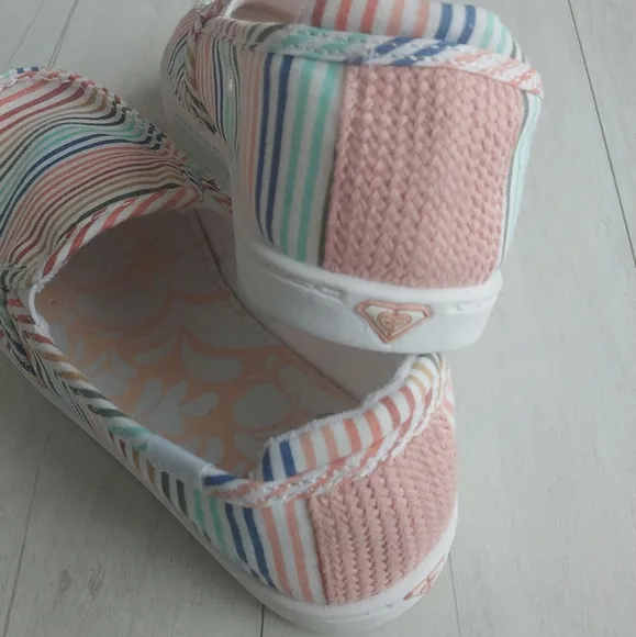 ROXY NWOT Minnow Stripe Slip-On Shoes