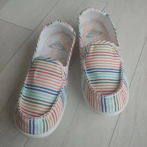 ROXY NWOT Minnow Stripe Slip-On Shoes