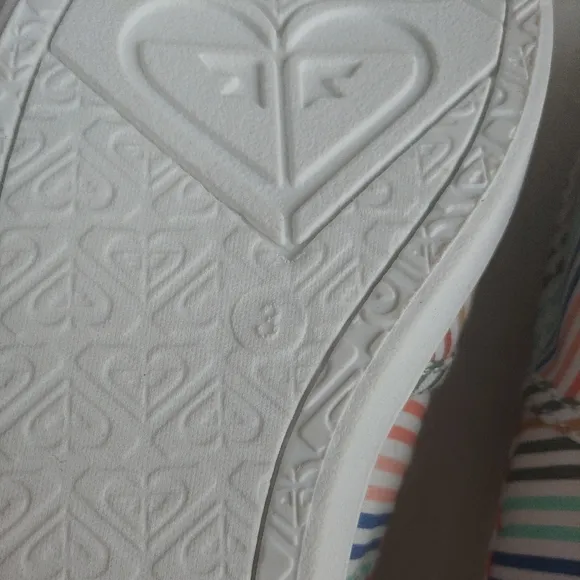 ROXY NWOT Minnow Stripe Slip-On Shoes