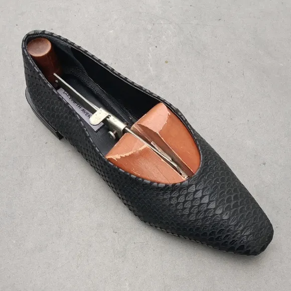 Saks Fifth Avenue Black Flats with Textured Leather and Pointed Toe