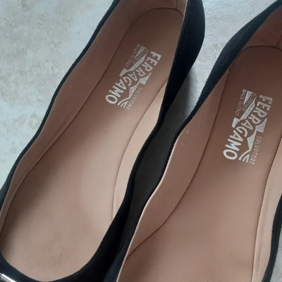 Salvatore Ferragamo Black Suede Pointed Toe Bow Snakeskin Flats 7.5US