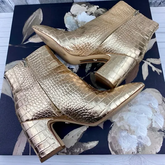 Sam Edelman Hilty Croc Embossed Mirror Metallic Ankle Boots in Gold Size 10.