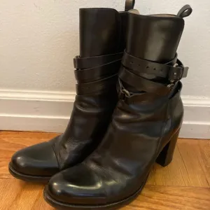 Sartore leather w/ wrap around belt boots 38