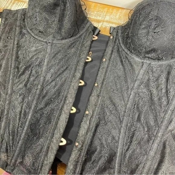 SAVAGE X FENTY Embroidered Lace Corset in Black Size XL