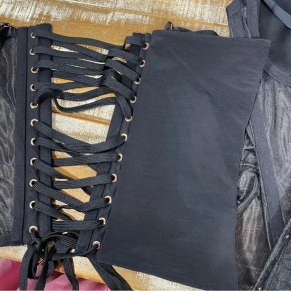 SAVAGE X FENTY Embroidered Lace Corset in Black Size XL