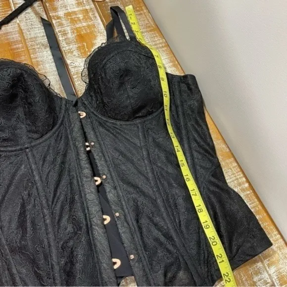 SAVAGE X FENTY Embroidered Lace Corset in Black Size XL