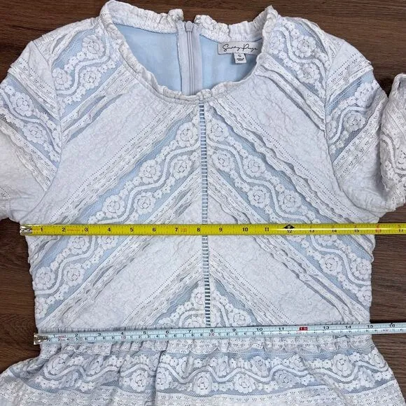 Saving Paige Floral lace short sleeved dress, sz small. Light blue white tiered