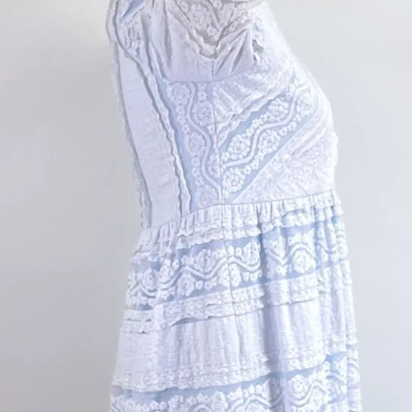 Saving Paige Floral lace short sleeved dress, sz small. Light blue white tiered