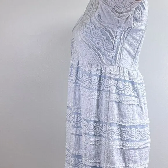 Saving Paige Floral lace short sleeved dress, sz small. Light blue white tiered