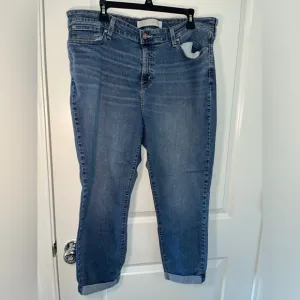 Signature Levi Strauss Gold Label Mid Rise Boyfriend Cut Capri Jeans Sz 16