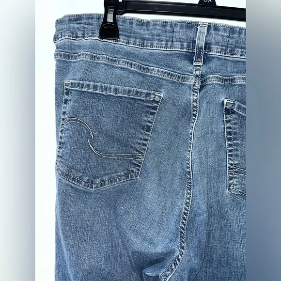 Signature Levi Strauss Gold Label Mid Rise Boyfriend Cut Capri Jeans Sz 16