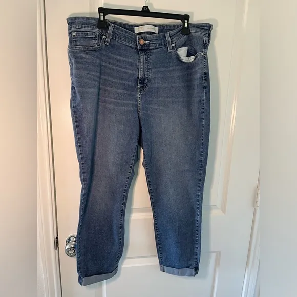 Signature Levi Strauss Gold Label Mid Rise Boyfriend Cut Capri Jeans Sz 16
