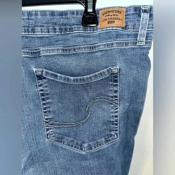 Signature Levi Strauss Gold Label Mid Rise Boyfriend Cut Capri Jeans Sz 16