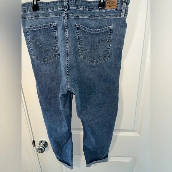 Signature Levi Strauss Gold Label Mid Rise Boyfriend Cut Capri Jeans Sz 16