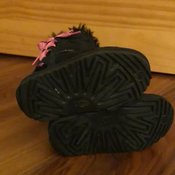 Size 9 lil girls black ugg boots