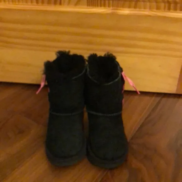 Size 9 lil girls black ugg boots