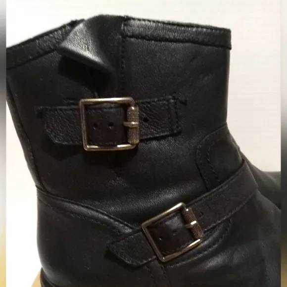 Size 9.5 Sofft Lalana Black Leather Side Zipper Moto Style Street Wear Boots