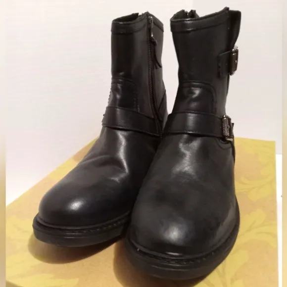 Size 9.5 Sofft Lalana Black Leather Side Zipper Moto Style Street Wear Boots
