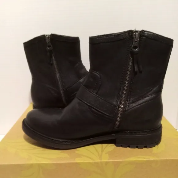 Size 9.5 Sofft Lalana Black Leather Side Zipper Moto Style Street Wear Boots