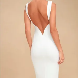 So stunning, low back lulu’s dress//white//size medium