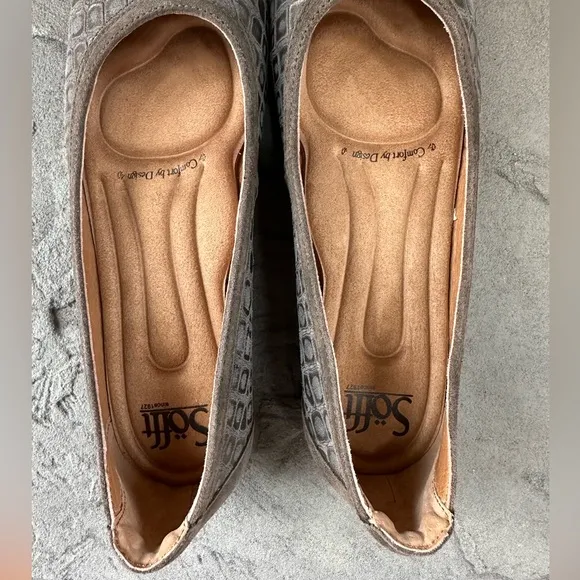 Sofft Maretto flat in tan snakeskin pattern. Very comfortable, New without box