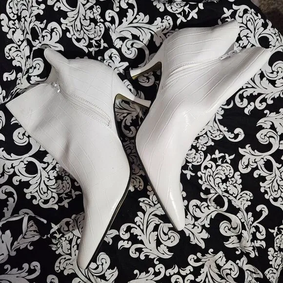 SomeShun Elegant White Patent Leather Ankle‎ Boots with Kitten Heel -