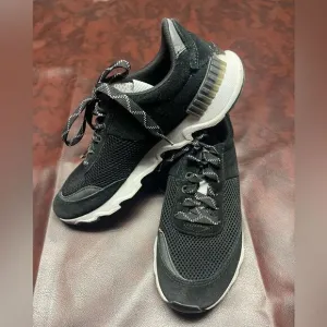 Sorel kinetic lite lace up black sneakers, size 8‎