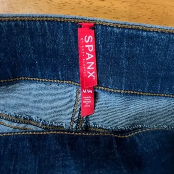 Spanx Distressed Skinny Jeggings Pull On Jeans Tummy Control Pockets, Size M