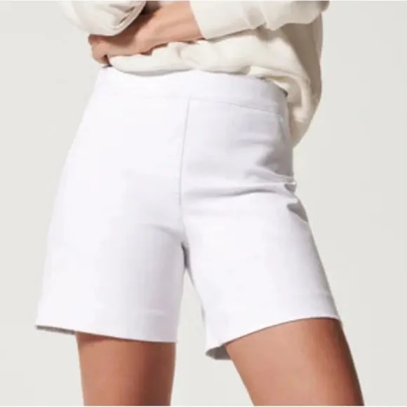 SPANX On The Go Polished 6” White Stretch High Rise Shorts Size Medium NWT