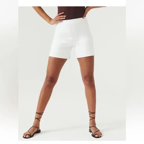 SPANX On The Go Polished 6” White Stretch High Rise Shorts Size Medium NWT