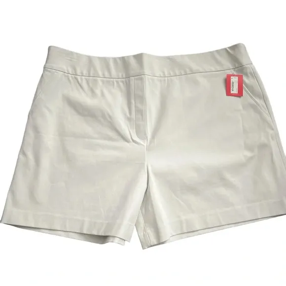 SPANX On The Go Polished 6” White Stretch High Rise Shorts Size Medium NWT