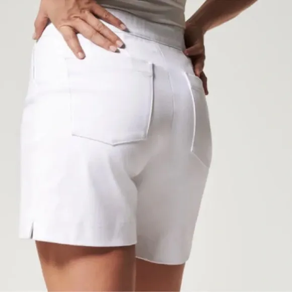 SPANX On The Go Polished 6” White Stretch High Rise Shorts Size Medium NWT