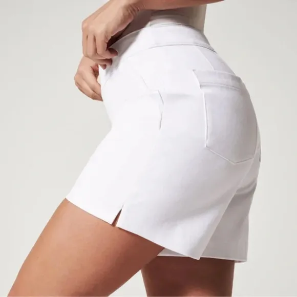 SPANX On The Go Polished 6” White Stretch High Rise Shorts Size Medium NWT