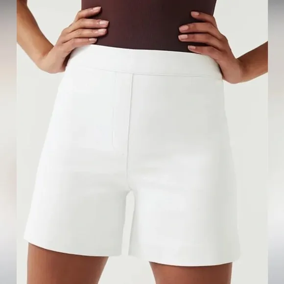 SPANX On The Go Polished 6” White Stretch High Rise Shorts Size Medium NWT