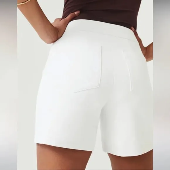 SPANX On The Go Polished 6” White Stretch High Rise Shorts Size Medium NWT