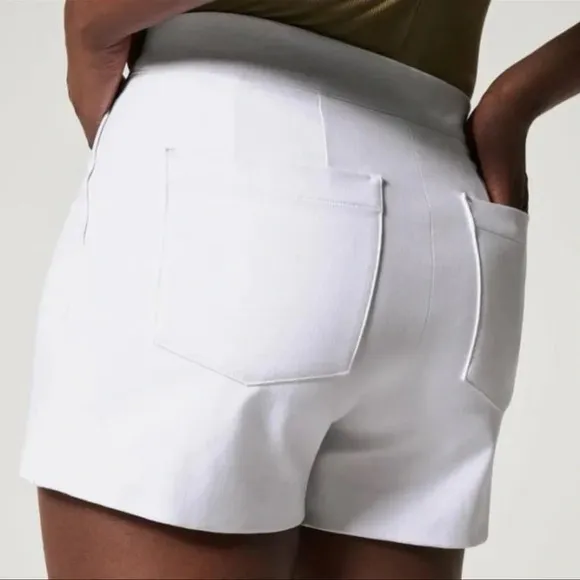 SPANX On The Go Polished 6” White Stretch High Rise Shorts Size Medium NWT