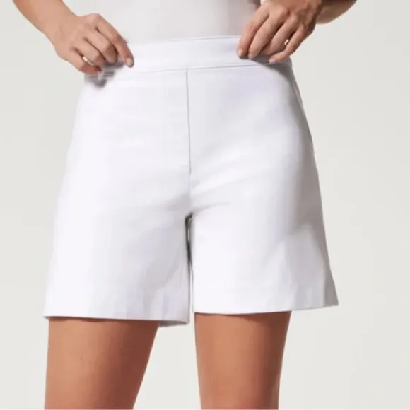 SPANX On The Go Polished 6” White Stretch High Rise Shorts Size Medium NWT