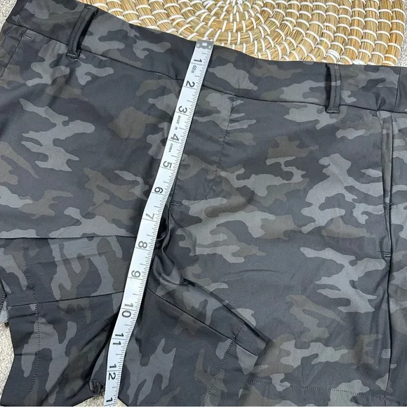Spanx Sunshine Shorts Pull On 4&quot; UPF 50  Quick Dry in Camouflage Size M