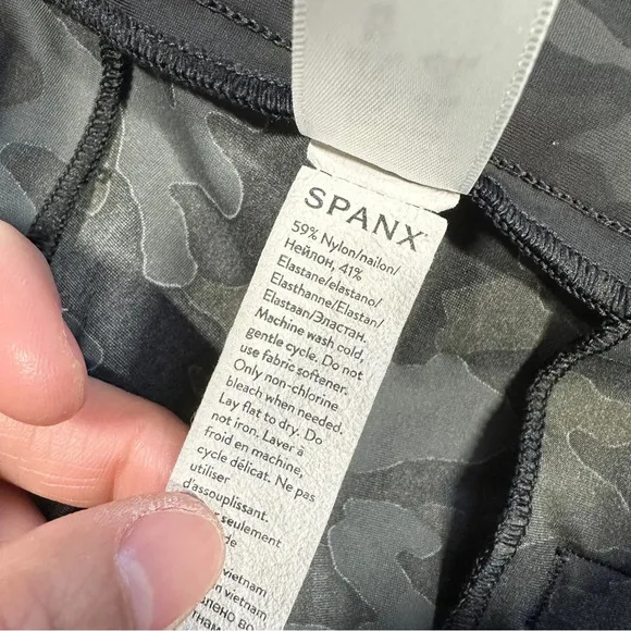 Spanx Sunshine Shorts Pull On 4&quot; UPF 50  Quick Dry in Camouflage Size M