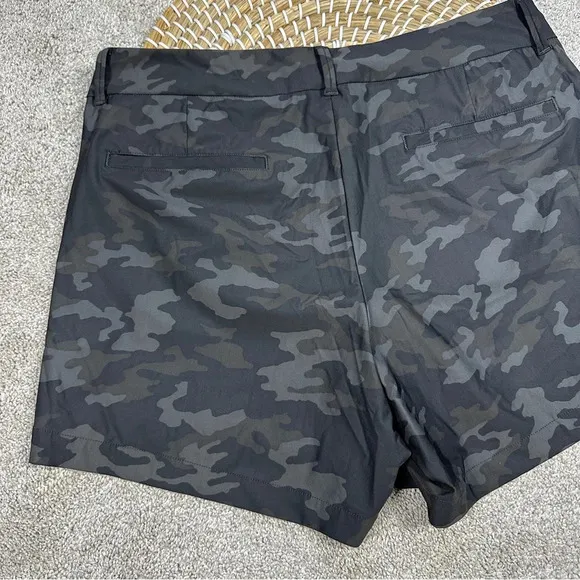 Spanx Sunshine Shorts Pull On 4&quot; UPF 50  Quick Dry in Camouflage Size M