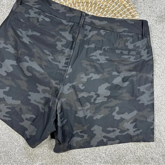 Spanx Sunshine Shorts Pull On 4&quot; UPF 50  Quick Dry in Camouflage Size M