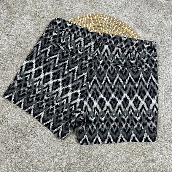Spanx Sunshine Shorts Pull On 4&quot; UPF 50  Quick Dry in Grey Ikat Size M